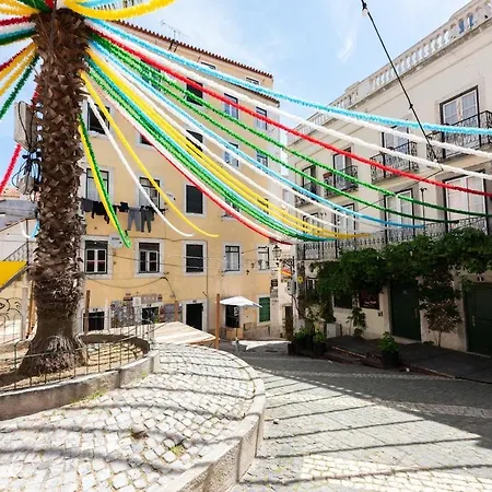 Alfama Cozy Апартаменты *